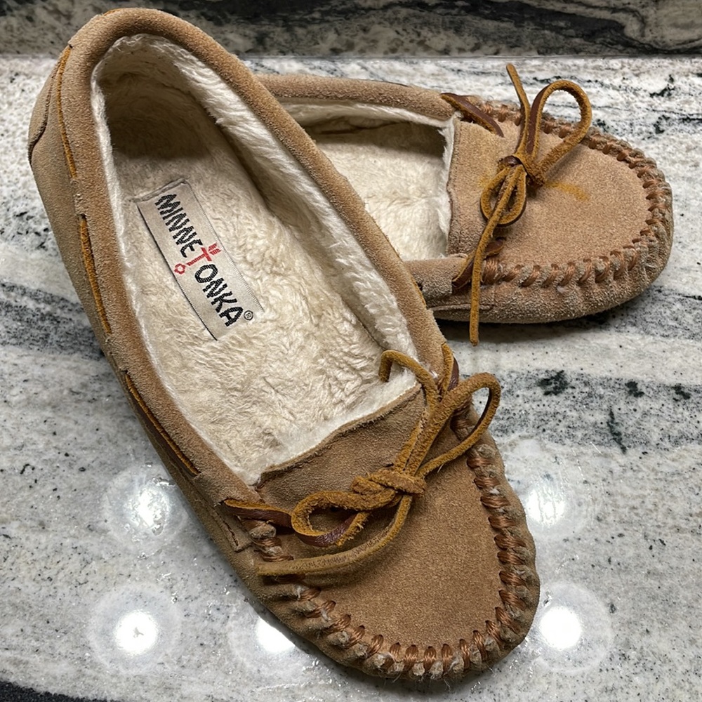 Minnetonka Moccasins Classic Vintage Size 6